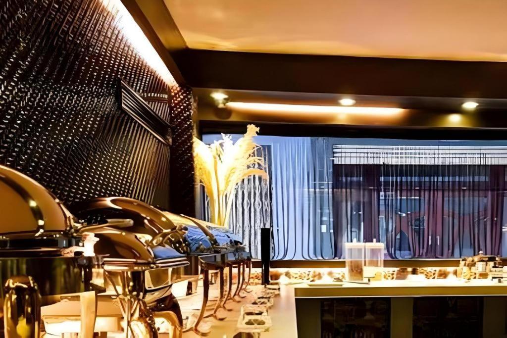 The White Hotel 8A Thai Van Lung Cidade de Ho Chi Minh Exterior foto