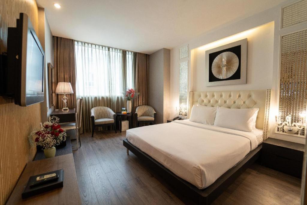 The White Hotel 8A Thai Van Lung Cidade de Ho Chi Minh Exterior foto