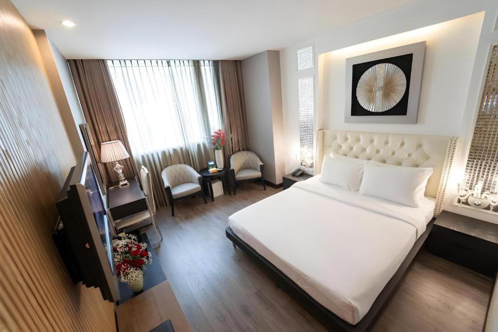 The White Hotel 8A Thai Van Lung Cidade de Ho Chi Minh Exterior foto