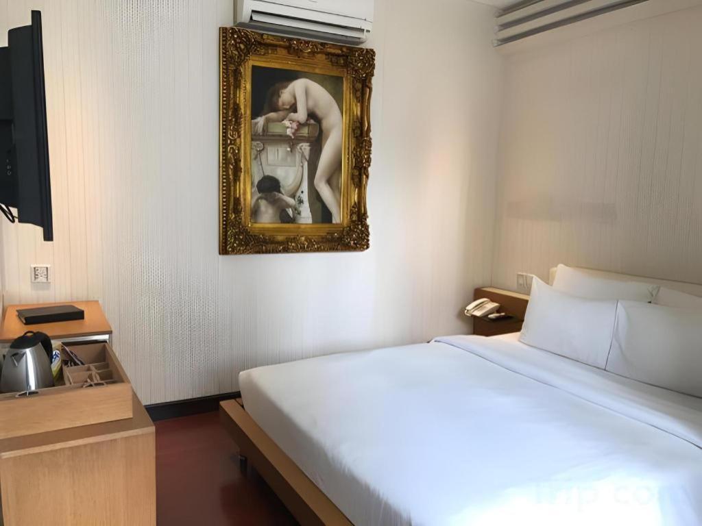 The White Hotel 8A Thai Van Lung Cidade de Ho Chi Minh Exterior foto