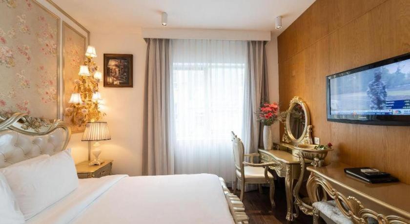 The White Hotel 8A Thai Van Lung Cidade de Ho Chi Minh Exterior foto
