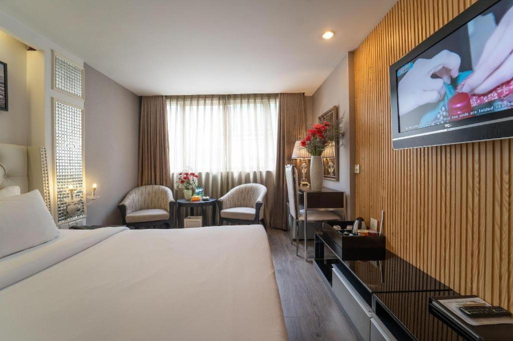 The White Hotel 8A Thai Van Lung Cidade de Ho Chi Minh Exterior foto