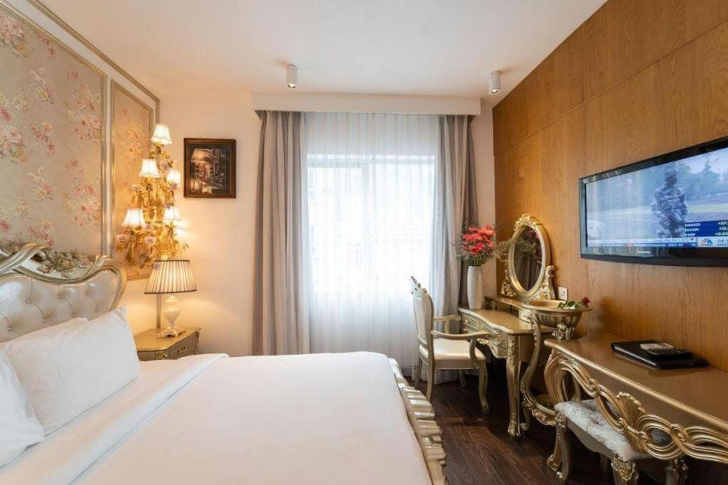 The White Hotel 8A Thai Van Lung Cidade de Ho Chi Minh Exterior foto