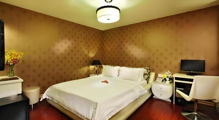 The White Hotel 8A Thai Van Lung Cidade de Ho Chi Minh Exterior foto