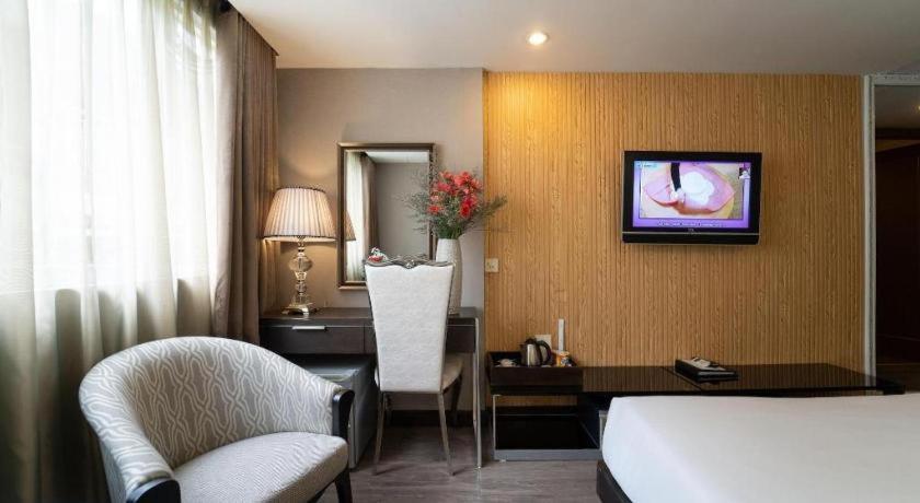 The White Hotel 8A Thai Van Lung Cidade de Ho Chi Minh Exterior foto